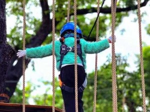 手从小腹一路开到丛林处：探索未知的私密之旅