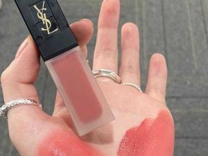 蜜桃色的 YSL ：打造专属迷人妆容的魅力密码