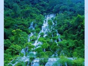 两峰夹小溪地湿又无泥：探索自然奇景的绝美风光与独特地理特征