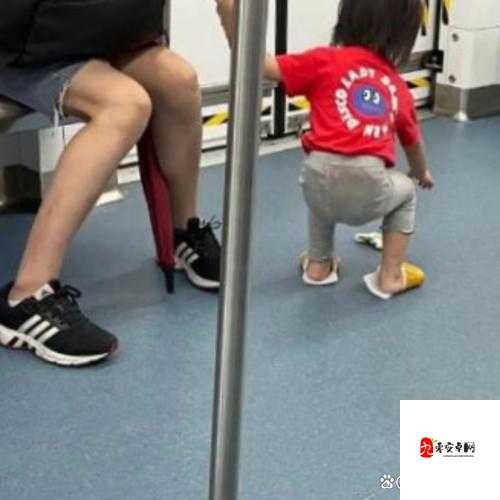 宝宝把腿抬起来靠墙上究竟为何