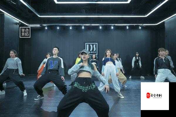 18 岁女生学 hiphop 还是爵士：究竟哪种舞蹈更适合青春绽放