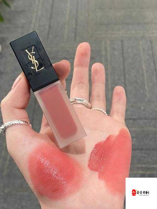 蜜桃色的 YSL ：打造专属迷人妆容的魅力密码